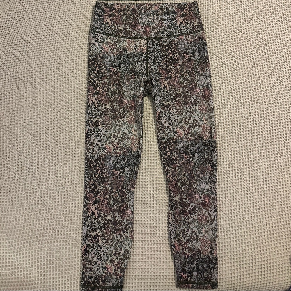 Fabletics women’s multi color leggings sz.M